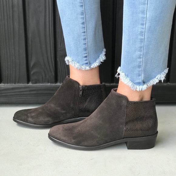 Dual Tone Textured Low Cut Chelsea Ankle Bootie - Picture 1 of 8